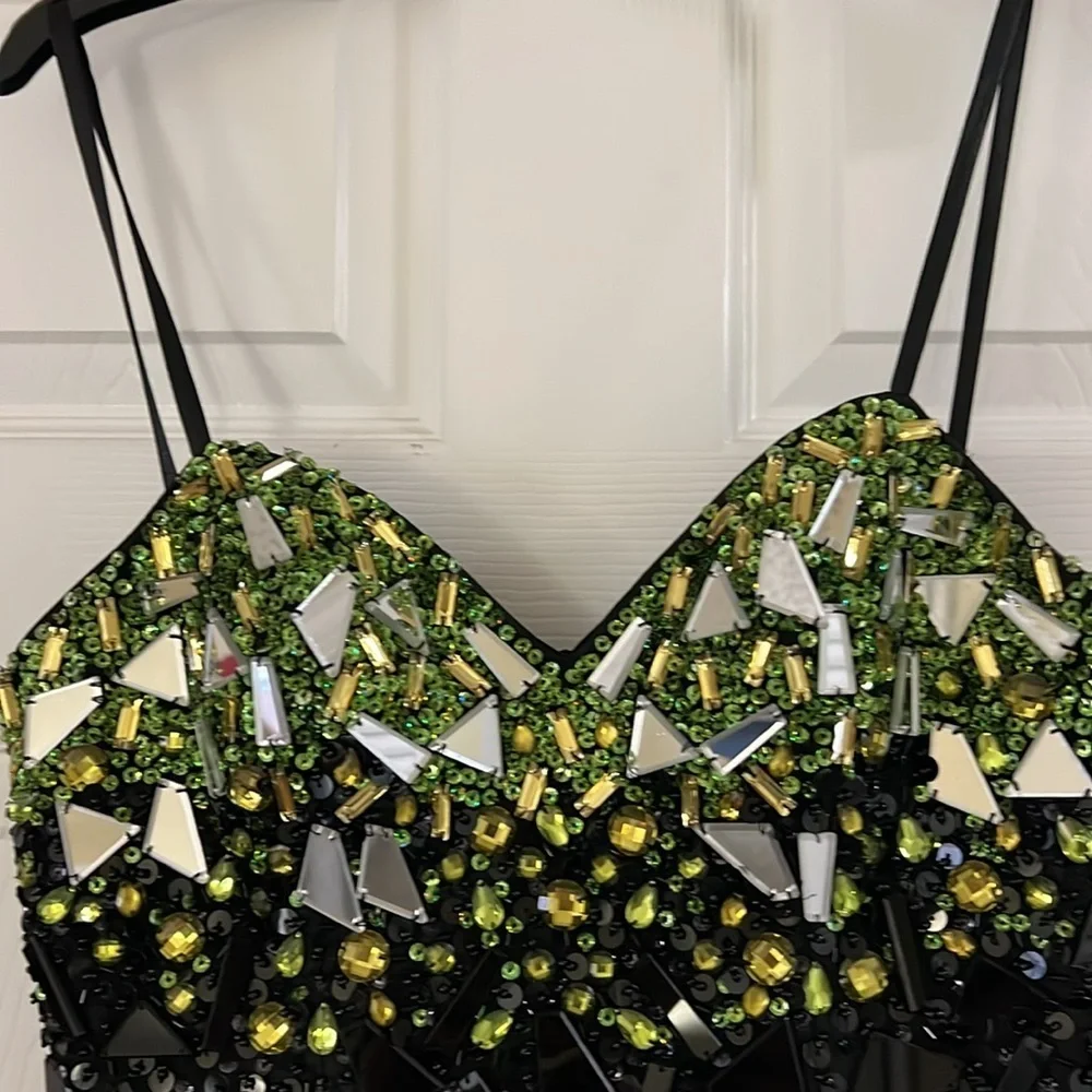 Short Black and Green Prom Dress with Elegant Design M - Picture 5 of 11